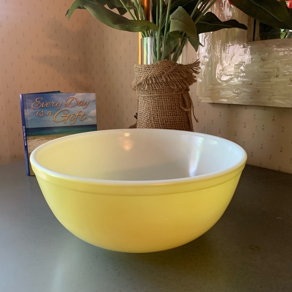 Vintage, PYREX primary colors, BRIGHT YELLOW, 404 mixing